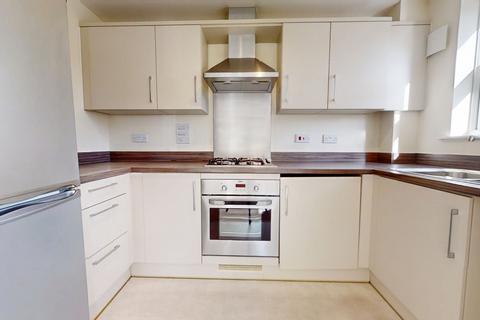 2 bedroom flat to rent, Chapman Way, Haywards Heath, RH16