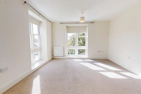 2 bedroom flat to rent, Chapman Way, Haywards Heath, RH16