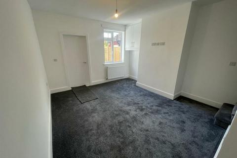 4 bedroom terraced house to rent, Wood Lane, Shirebrook, Mansfield, Derbyshire, NG20