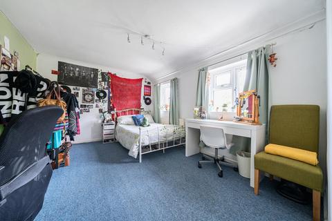 82 Cabell Road, Guildford, GU2 8JQ