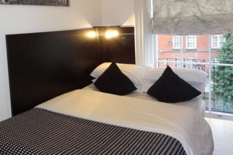 Studio to rent, Cartwright Gardens, Bloomsbury, London, WC1H