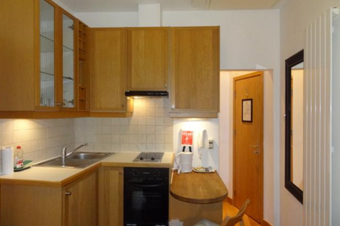 Studio to rent, Cartwright Gardens, Bloomsbury, London, WC1H