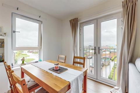 1 bedroom flat for sale, Kestrel Way, Perth