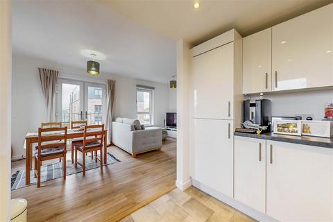 86 Kestrel Way, Perth, PH1 5FT