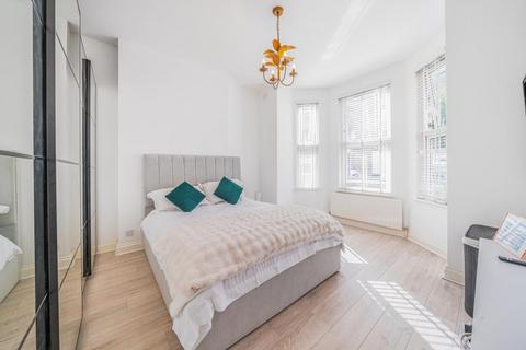 1 bedroom flat for sale, Strathblaine Road, Battersea