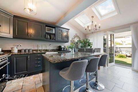 30 Parsonage Street, London, E14 3DB
