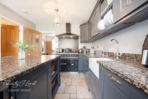 30 Parsonage Street, London, E14 3DB