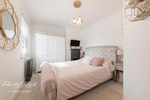 30 Parsonage Street, London, E14 3DB