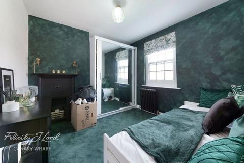 30 Parsonage Street, London, E14 3DB