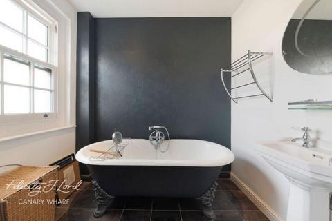 30 Parsonage Street, London, E14 3DB