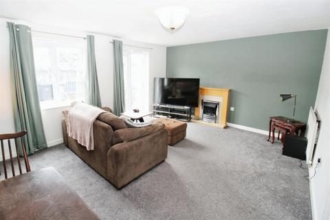 3 bedroom end of terrace house for sale, Acasta Way, Hull