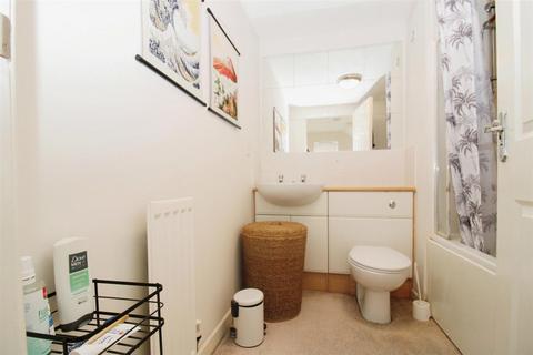 3 bedroom end of terrace house for sale, Acasta Way, Hull