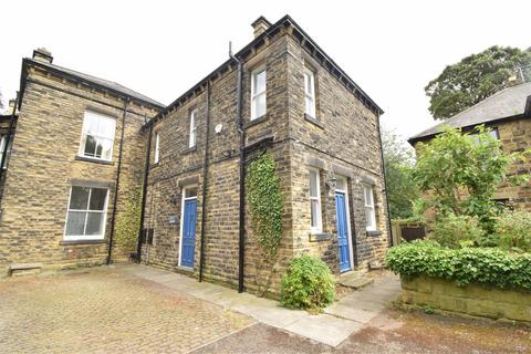 3 bedroom semi-detached house to rent, Cathedral Close, Wakefield WF1