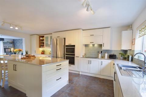 4 bedroom detached house for sale, Tewkesbury Road, Twigworth