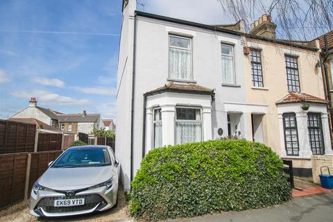 3 bedroom end of terrace house for sale, North Avenue, Southend On Sea, Essex