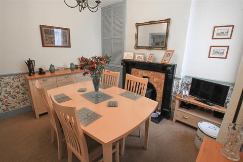 3 bedroom end of terrace house for sale, North Avenue, Southend On Sea, Essex