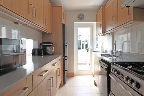 6 Prince Albert Square, Redhill, RH1 5AW