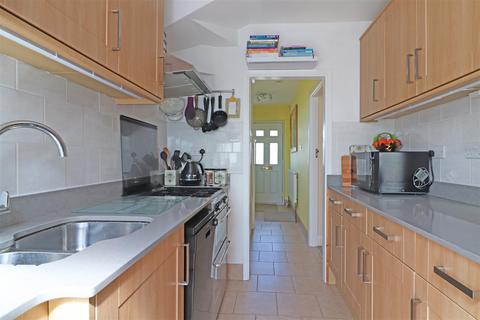 6 Prince Albert Square, Redhill, RH1 5AW