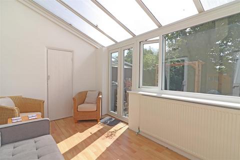 6 Prince Albert Square, Redhill, RH1 5AW