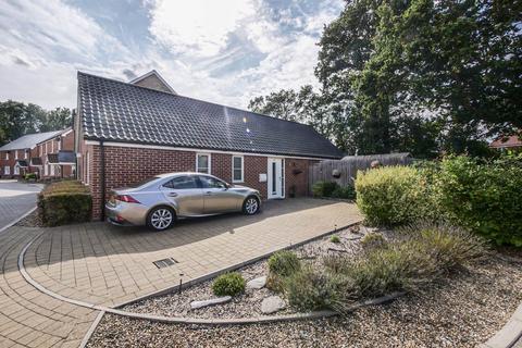 16 Boundary Oaks, Capel St Mary, Ipswich, IP9 2FL
