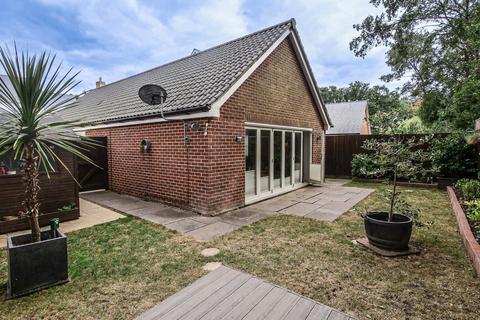 16 Boundary Oaks, Capel St Mary, Ipswich, IP9 2FL