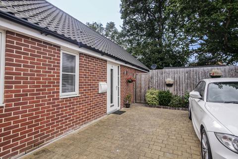 16 Boundary Oaks, Capel St Mary, Ipswich, IP9 2FL