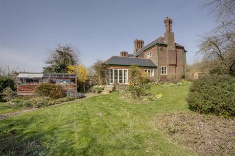 3 bedroom end of terrace house for sale, Parkview Cottages, Missenden Road, Amersham, Buckinghamshire, HP7 0RH