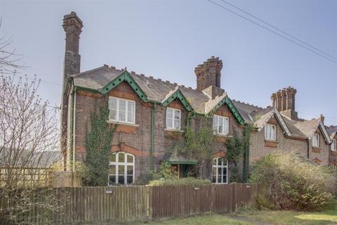 3 bedroom end of terrace house for sale, Parkview Cottages, Missenden Road, Amersham, Buckinghamshire, HP7 0RH