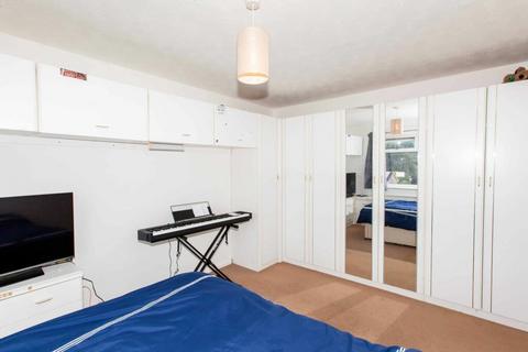 18 Barton Crescent, Chesterfield, S40 4UH
