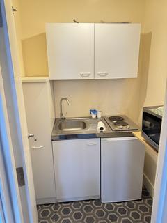 Studio to rent, Holmfield Avenue, London, NW4