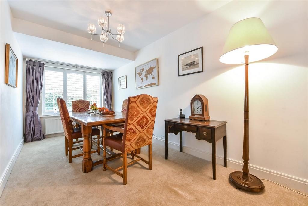 Dining Room/ Bed 4