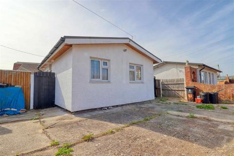 94 Broadway, Jaywick, Clacton-on-sea, CO15 2HW