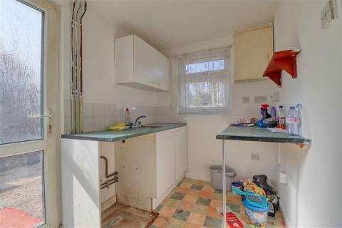 94 Broadway, Jaywick, Clacton-on-sea, CO15 2HW