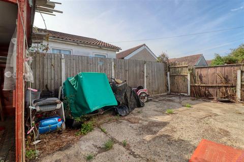94 Broadway, Jaywick, Clacton-on-sea, CO15 2HW