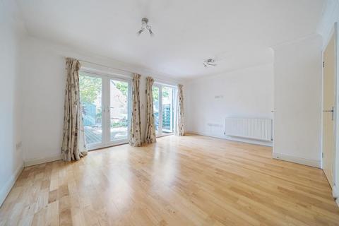 2 Baldwin Mews, Carterton, OX18 1AW