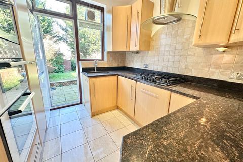 5 bedroom semi-detached house to rent, London N3