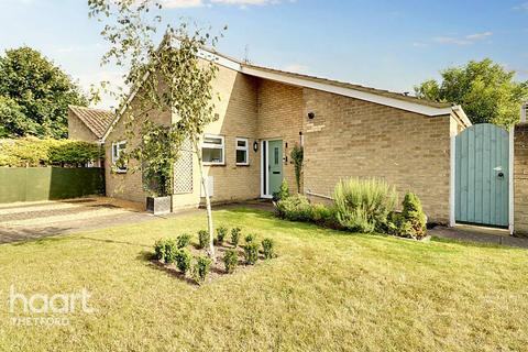 3 bedroom bungalow for sale, Chestnut Close, Mildenhall