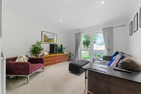 2 bedroom flat for sale, St. Marys Way, Guildford