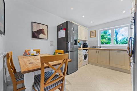 2 bedroom flat for sale, St. Marys Way, Guildford