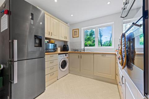 2 bedroom flat for sale, St. Marys Way, Guildford