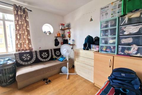 2 bedroom flat to rent, London NW10