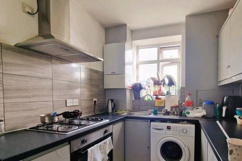 2 bedroom flat to rent, London NW10