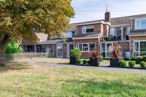 3 bedroom terraced house for sale, Beccles Road, Lowestoft