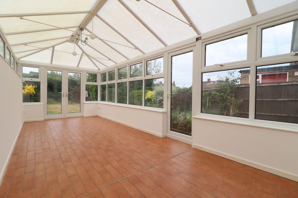 Valley Road, Loughborough, LE11 4 bed semidetached house for sale £