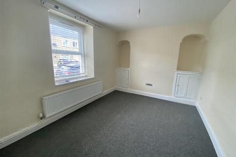 3 bedroom terraced house to rent, Station Road, Ammanford