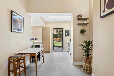 5 bedroom house for sale, Roden Street, London