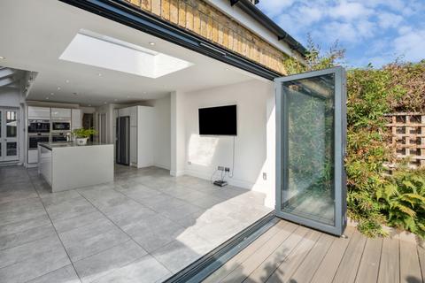 undefined, St. Ann's Crescent, London
