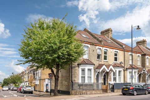 3 bedroom maisonette for sale, Dempster Road, London