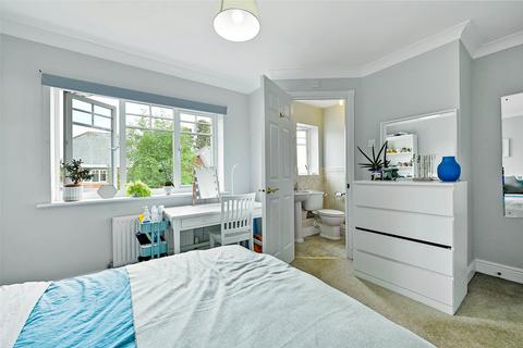 7 Nightingale Walk, Windsor, SL4 3HS