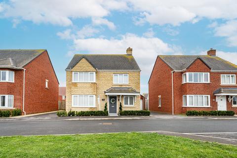 4 bedroom detached house for sale, Mary Box Crescent, Witney, OX29